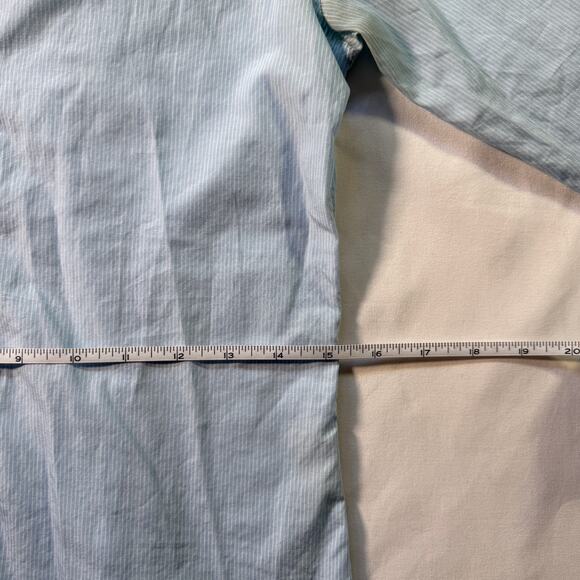 GAP Light Blue Fitted Button-Up Shirt Classic Cotton Blouse Size 0 (Small) - Picture 4 of 6